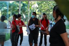 Ato de Panfletagem na entrada da Faculdade de Educao